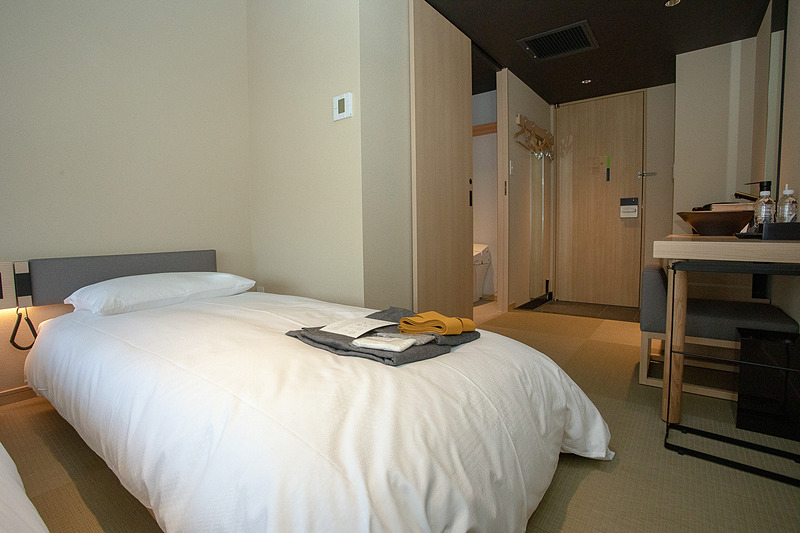 窓側から見た光景。狭さを感じない作りなので15m<sup>2</sup>とは思えないほど使いやすそうだ