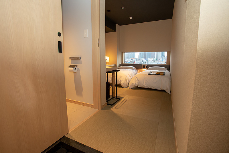 こちらも玄関と小上がりが設けられていて間口も広い