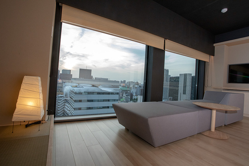 ほかの部屋より窓が大きく新宿副都心の大パノラマが楽しめる。
