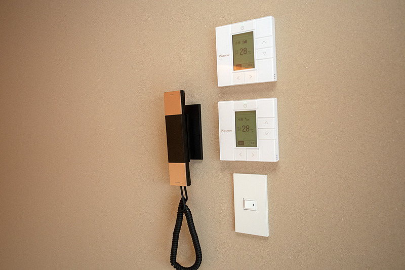 エアコンは2系統になっているので、書院とベッドルームは別々に温度管理が可能