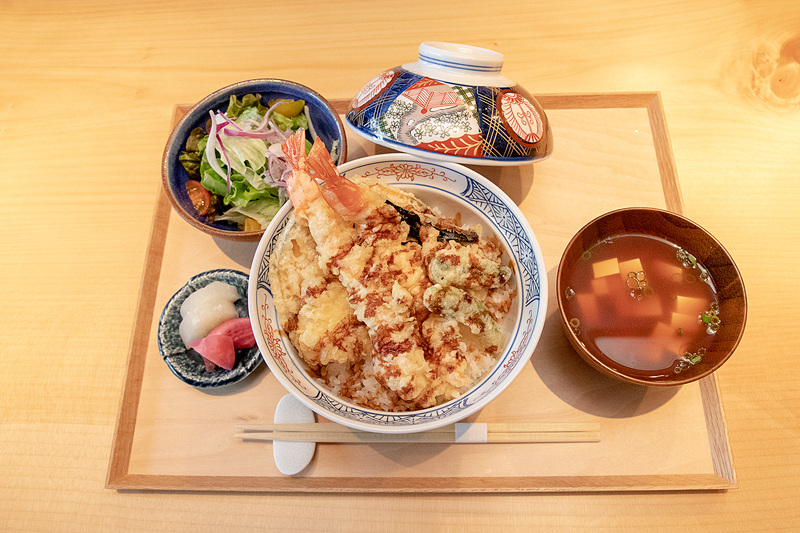 大海老天丼。1680円
