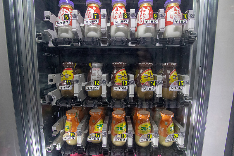 「お風呂上がりといえば」のコーヒー牛乳やフルーツ牛乳の自動販売機があった。日本のアニメやコミックではお風呂上がりに牛乳を飲むシーンが多いので、日本のサブカルが好きな外国人旅行者にウケそうな気がする