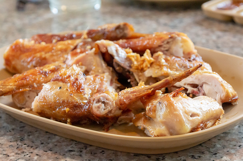 評判どおりに美味しいガイヤーンは、外はパリパリで中はジューシー。鶏肉の旨味を上手に引き出す焼き加減と味付けに対してできることは舌鼓を打つだけ