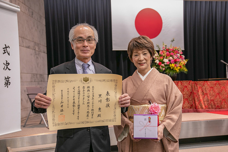 JATA 理事/アルパインツアーサービス 取締役会長の黒川惠氏（左）