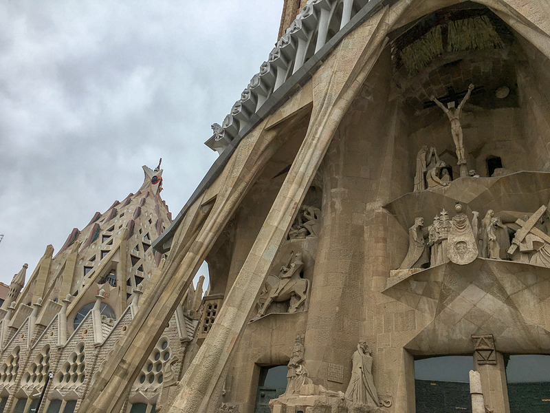 筋肉をイメージしている柱