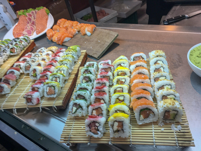 お寿司は巻き寿司が主流