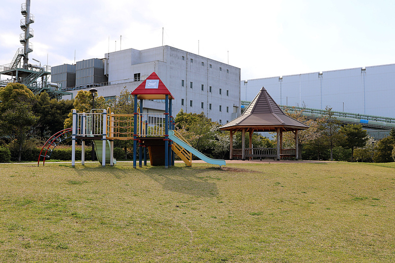 それほど多くはないが遊具も用意されている。小さい子供を連れてキャンプするといった場面で重宝しそうだ