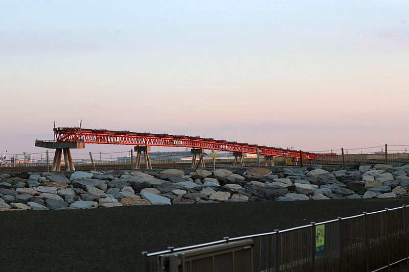 写真のB滑走路が使われていると、着陸する飛行機を間近で見ることができる