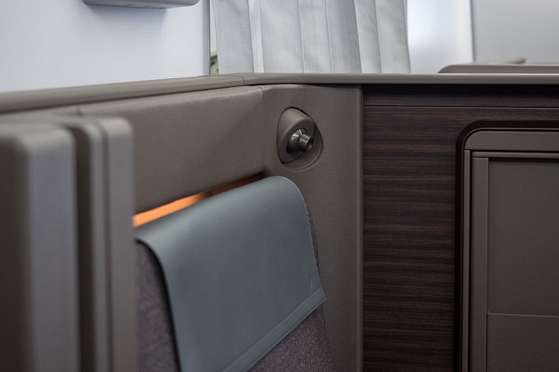 読書灯は左右に装備