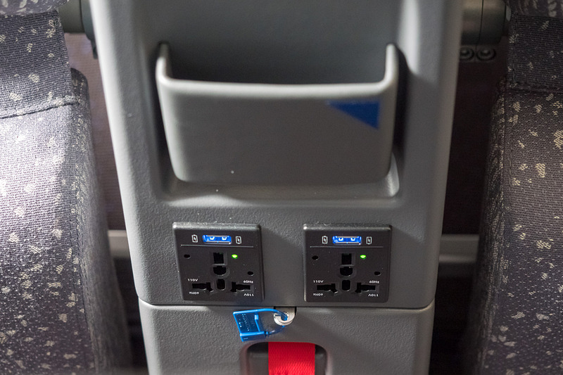 電源。ユニバーサルACコンセントとUSB充電ポート