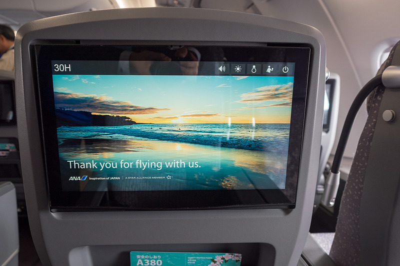 シートモニター。通常席は15.6インチ