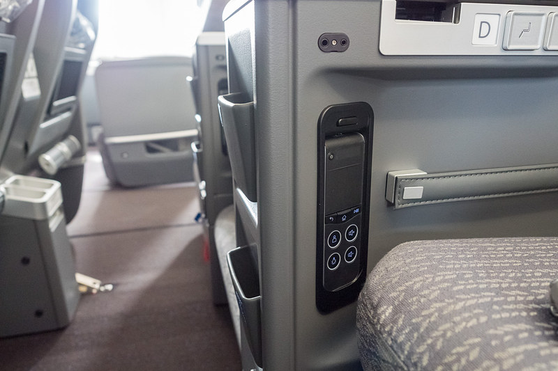 機内エンタテイメントのコントローラ