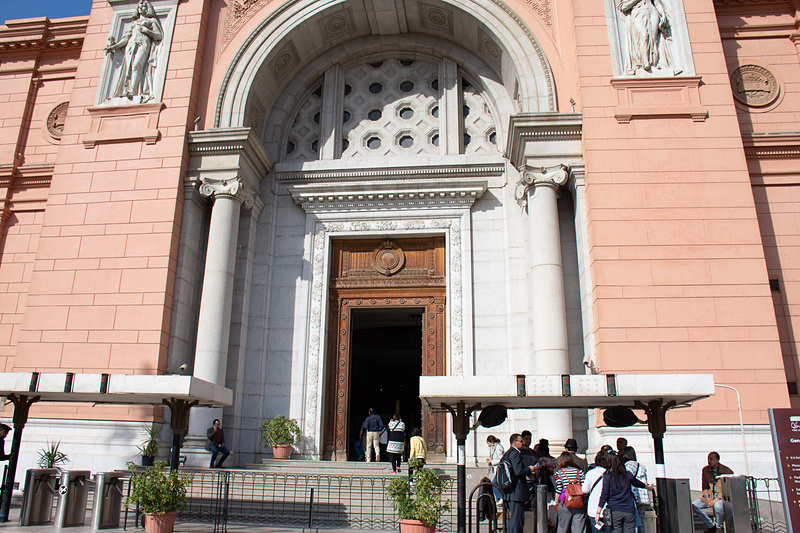 吹きさらしで屋外に展示してあるのもレプリカではなく本物