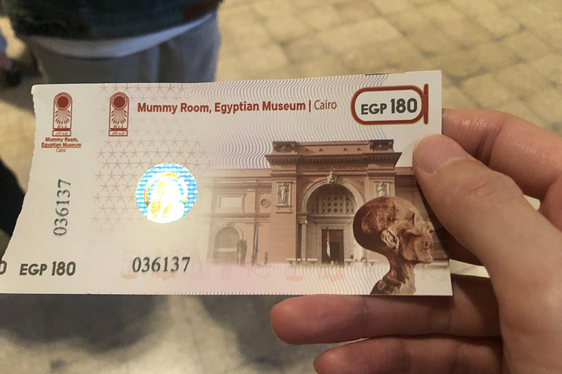 吹きさらしで屋外に展示してあるのもレプリカではなく本物