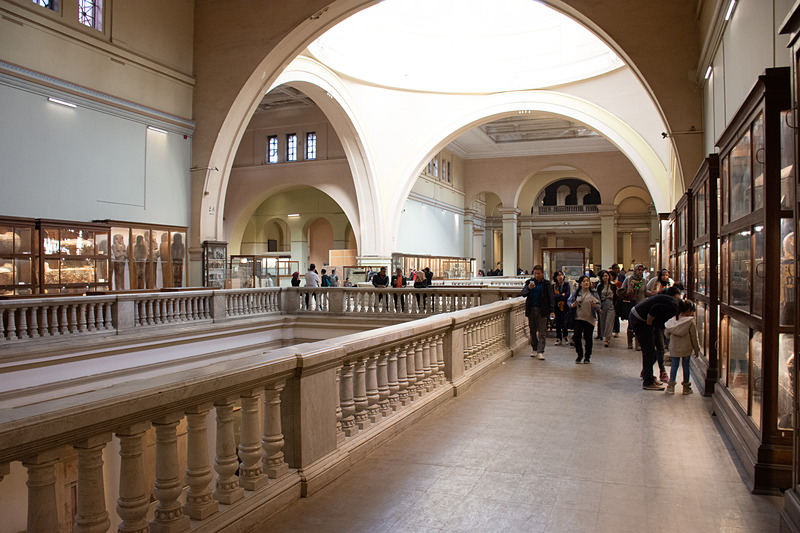 内部は2階建てで広い。時間に余裕を持って見学したい