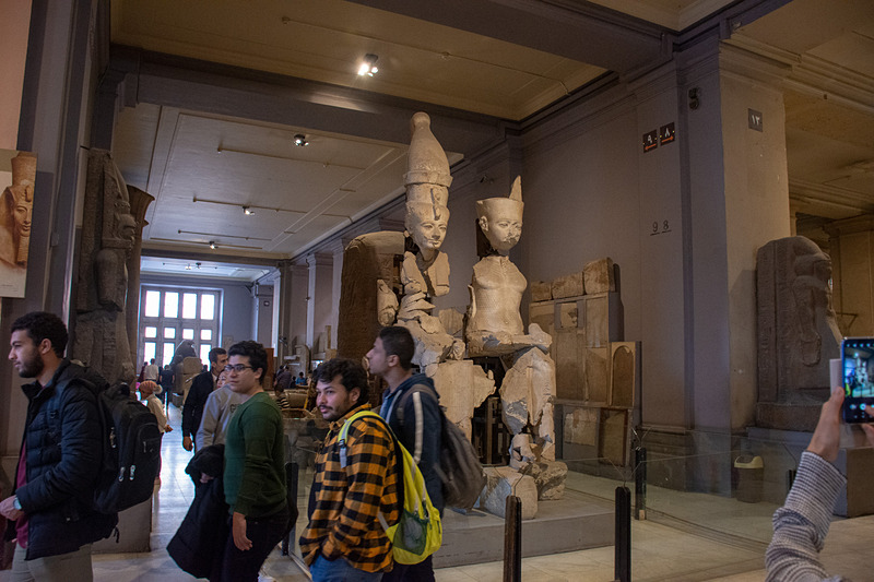 2階へ向かう途中、パピルスに記された文書の展示があった