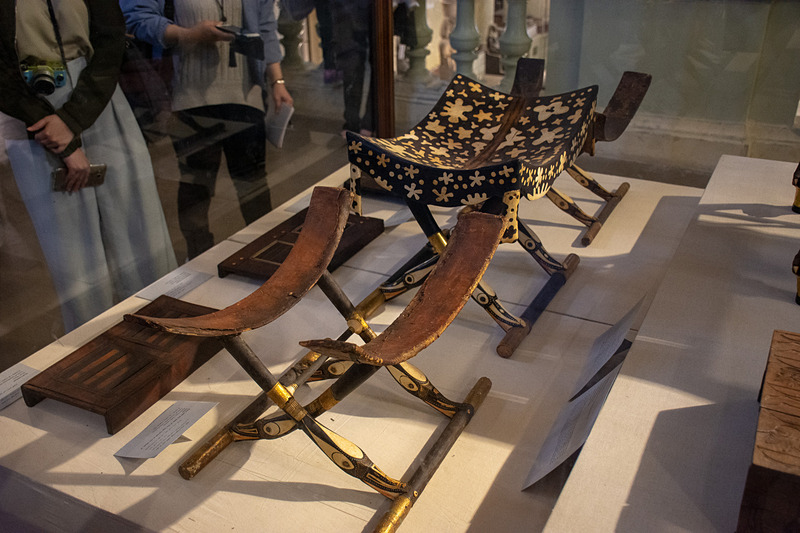 2階にはツタンカーメンの黄金のマスクやミイラの展示があるため、関連した展示が増える