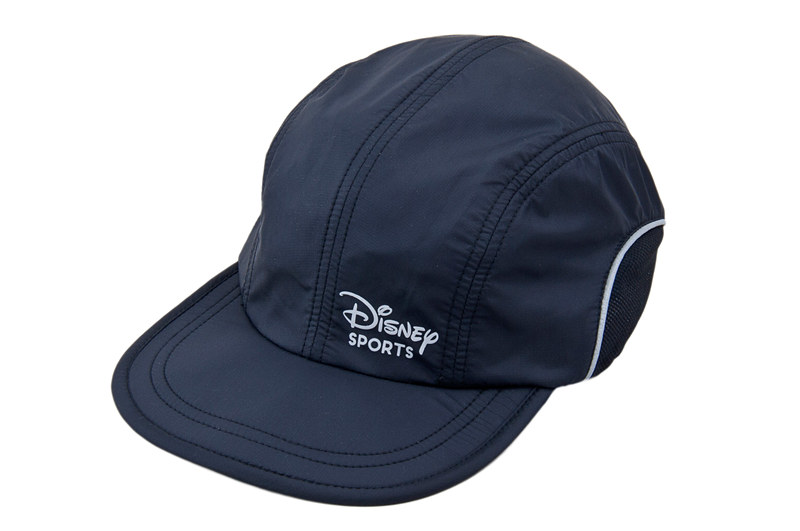 ロゴのみのさりげなさが二重丸な「キャップ」