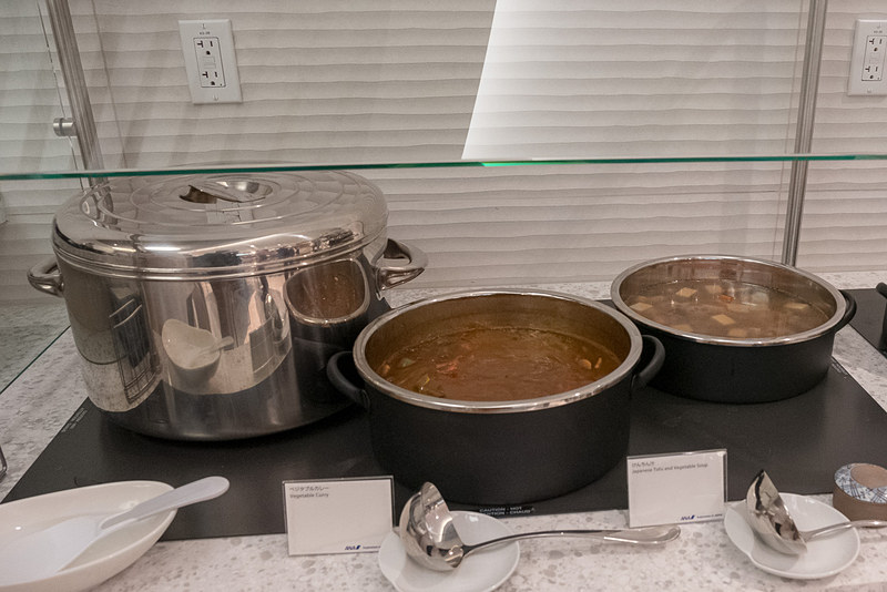 ANA SUITE LOUNGEのフードコーナー