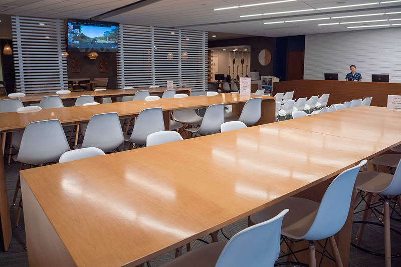 ツアー参加者の説明などに使用するスペース。オプショナルツアーの申し込みや現地滞在の相談なども可能