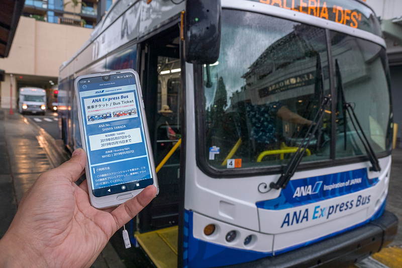 乗車チケットまたは搭乗券をドライバーに見せて乗車