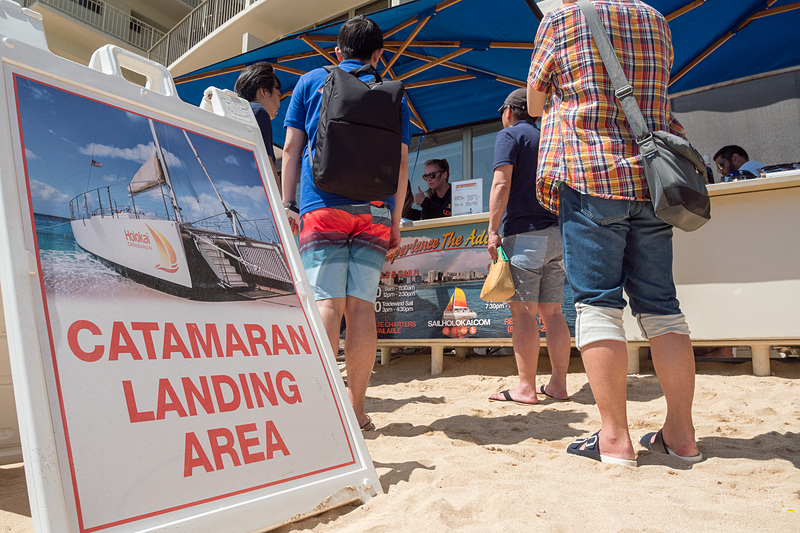 運航を行なうHolokai Catamaranのレセプション