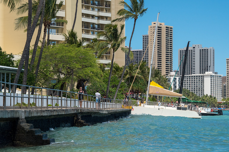 発着場所は潮の満ち具合によって変わる。潮が引いているときはお隣のハレクラニ裏が発着場となる