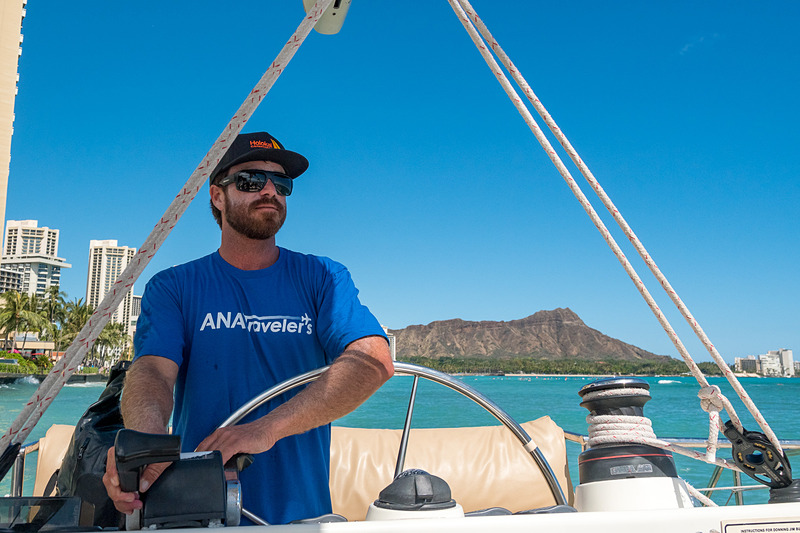 いざ乗船。ビーチから直接乗るので、濡れてもよいサンダルが必須。乗るときは裸足で