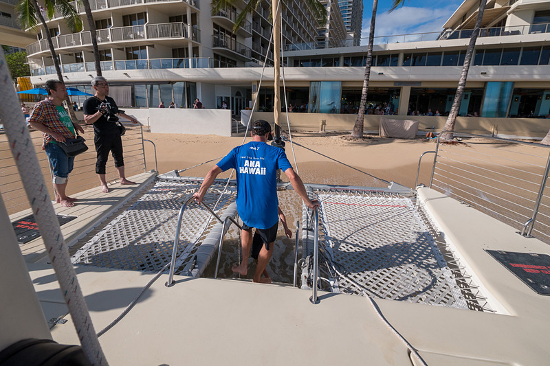 出発後に潮が満ちてきたので、到着はアウトリガー・リーフの裏手に