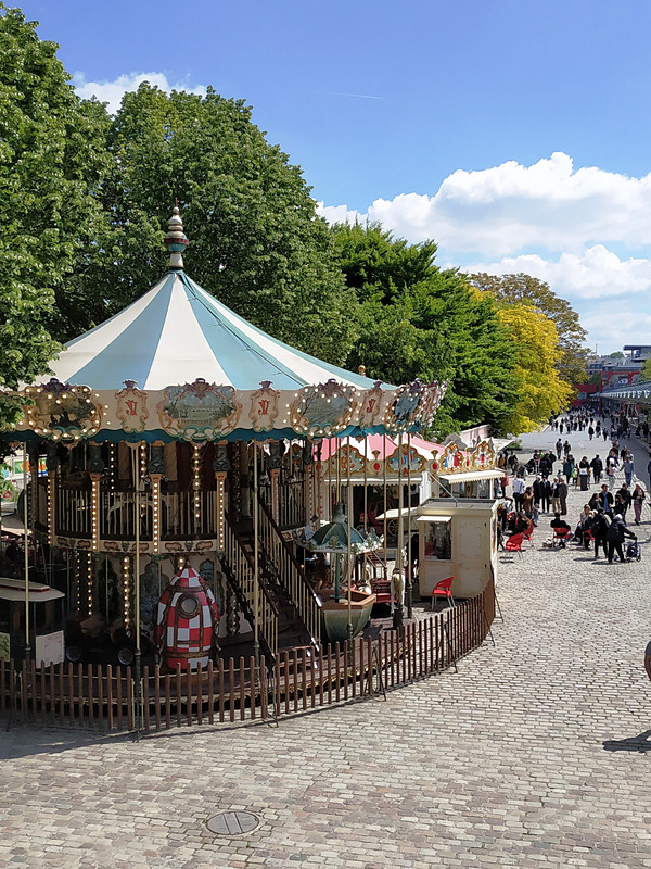 ラ・ヴィレット内には子供向け遊戯設備もたくさんあります