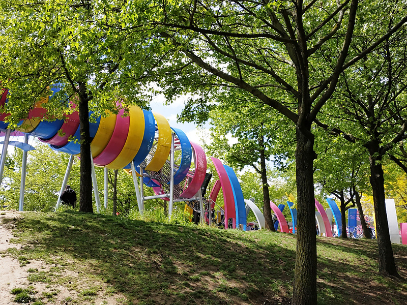 ラ・ヴィレット内には子供向け遊戯設備もたくさんあります