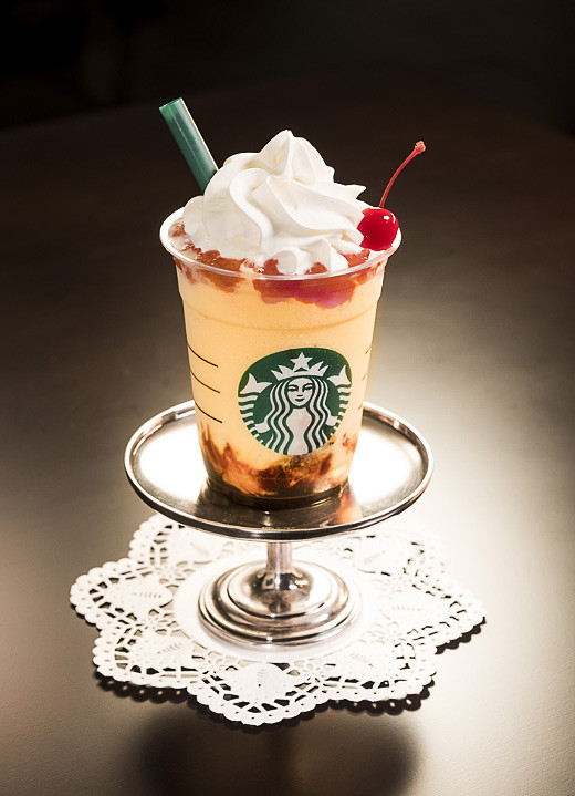 「プリン アラモード フラペチーノ」620円（税別）