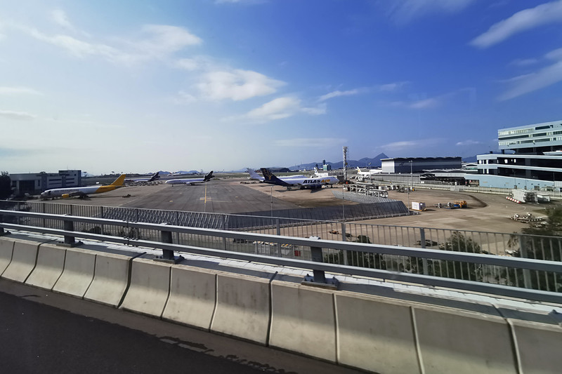 空港の南側を抜けて港珠澳大橋へ