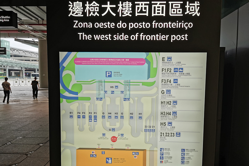 バスやタクシーで目的地へ