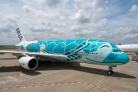 エメラルドグリーンの2号機が笑顔で成田に。ANAのエアバス A380