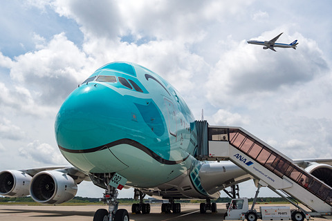 エメラルドグリーンの2号機が笑顔で成田に。ANAのエアバス A380