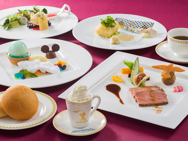 「シェフのおすすめコース、スーベニアカップ＆ソーサー付き」