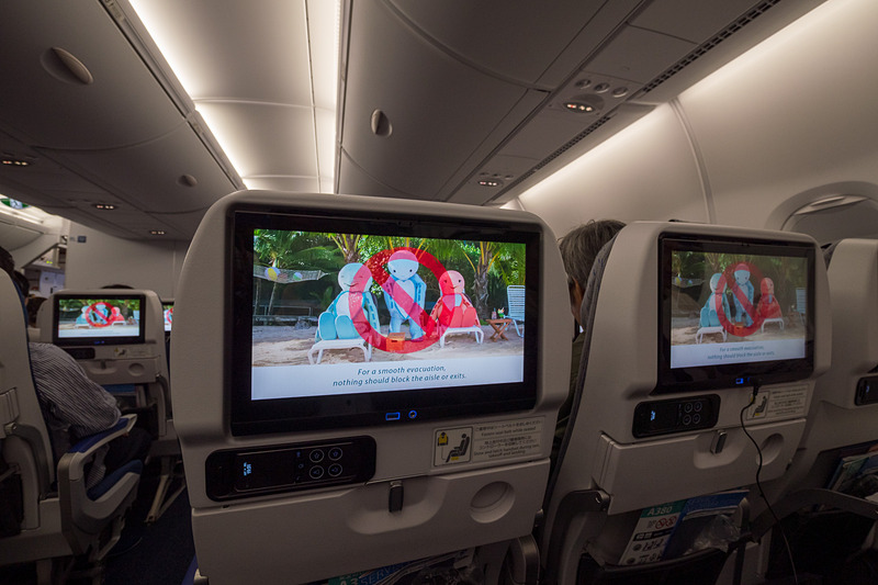 ホノルル線限定で使用されるウミガメ3匹が主演を務める機内安全ビデオ