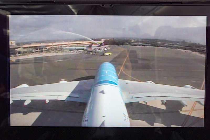 C4スポットへ。駐機直前にウォーターキャノンでお出迎え