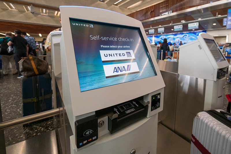 ユナイテッド航空と共有する自動チェックイン機。預け入れ手荷物のタグも印刷できる