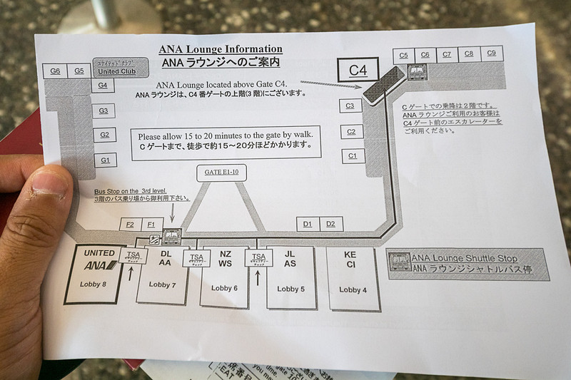 手荷物を預け入れる際に受け取ったANAラウンジへの案内