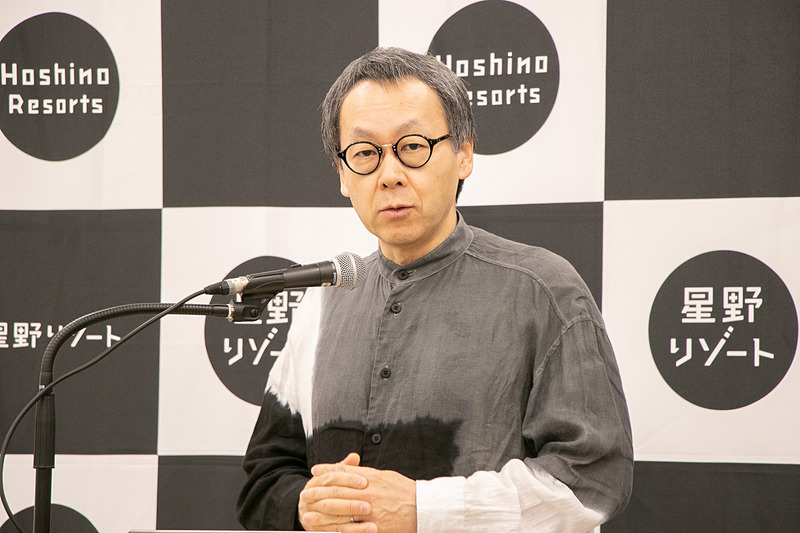 定例会見で「OMO7 大阪新今宮」について説明する星野代表