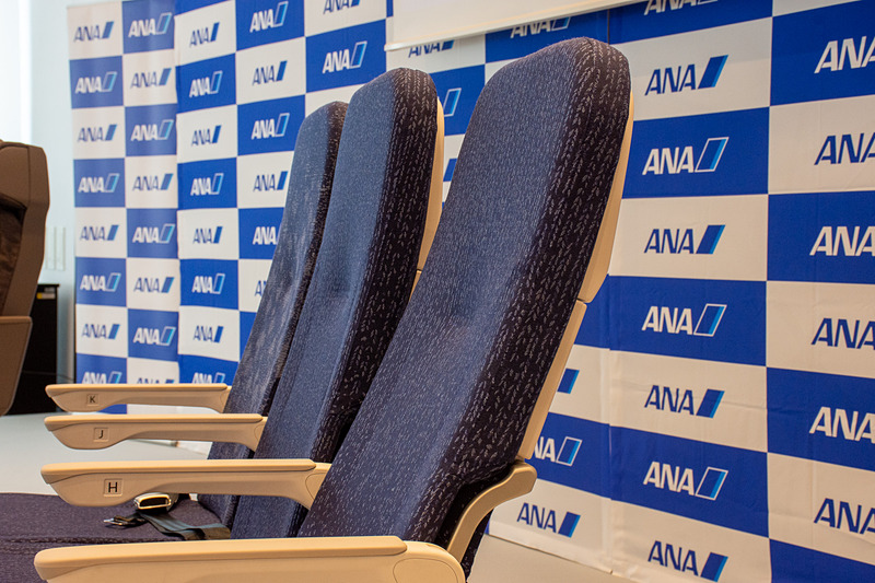 「倒さなくても十分な初期倒れ角度」を設定しているとあって、リクライニング角度は小さい