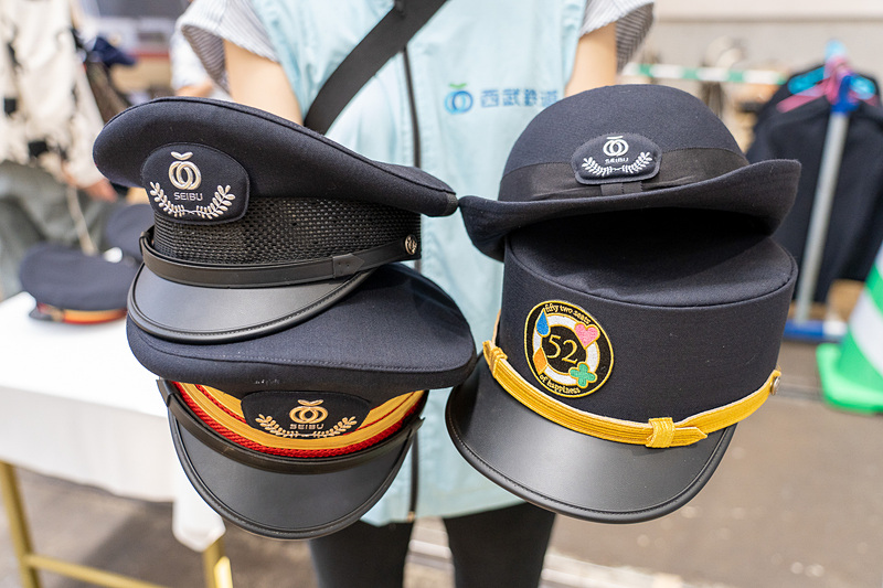 制服撮影会（お子さま用）。こちらは駅・乗務員制服