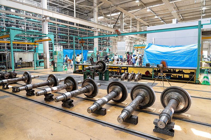 あまり間近で見ることができない鉄道部品が目の前にごろごろ