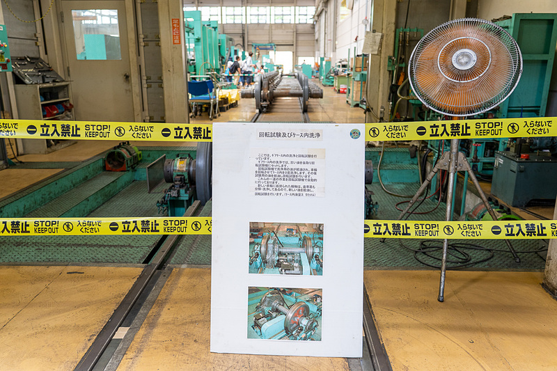 あまり間近で見ることができない鉄道部品が目の前にごろごろ