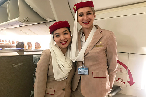 魅惑のアラビアンリゾート ドバイへ 異国情緒たっぷりなエキゾチックホテルと超近代的カラフルポップなホテル トラベル Watch