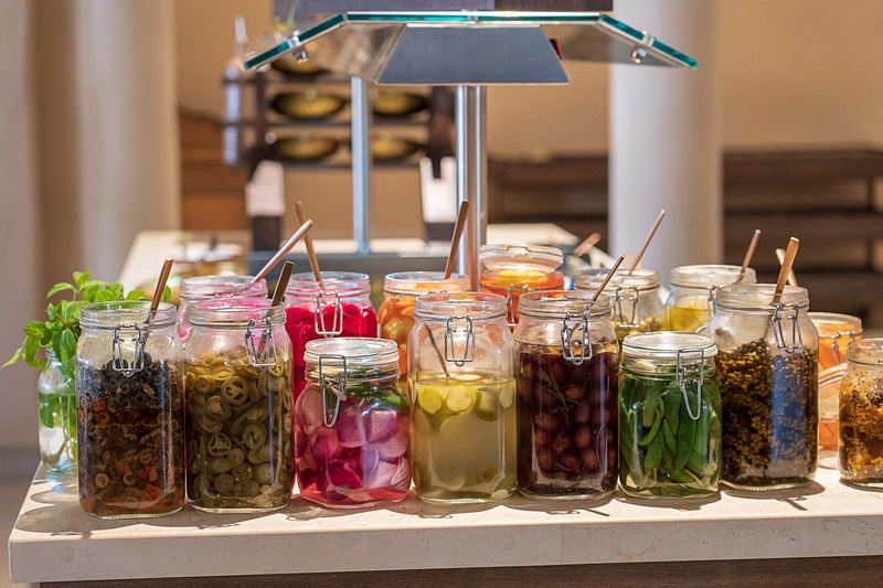 色とりどりの朝食メニュー。パン類も豊富でした