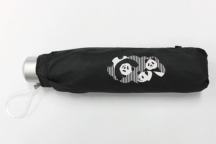 「おでかけシャンシャンファミリー折りたたみ傘」（2400円）