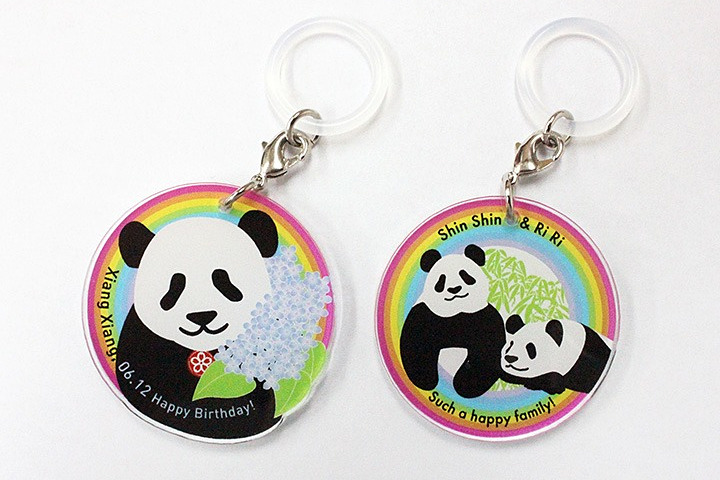 「おでかけシャンシャンファミリー アンブレラチャームセット」（1200円）